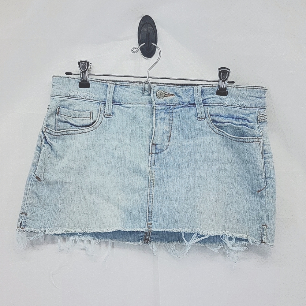 FOREVER 21 Y2K Light Wash Distressed Raw Hem Jean Skirt